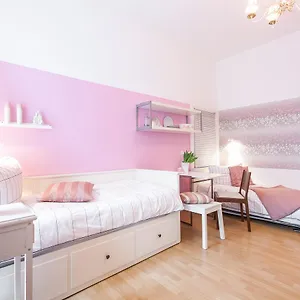 Susses 1-zimmer-apartment In Kollwitzplatz-nahe Berlin